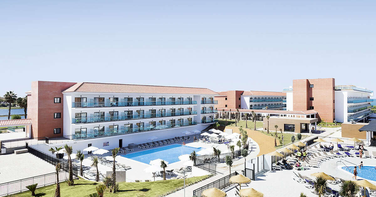 Een foto van het zwembad bij Best Costa Ballena