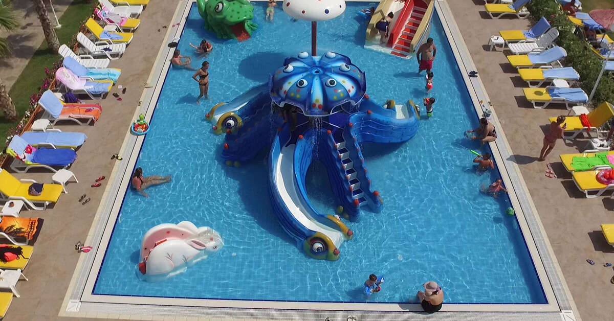 Een foto van het zwembad bij Hotel Grand Efe
