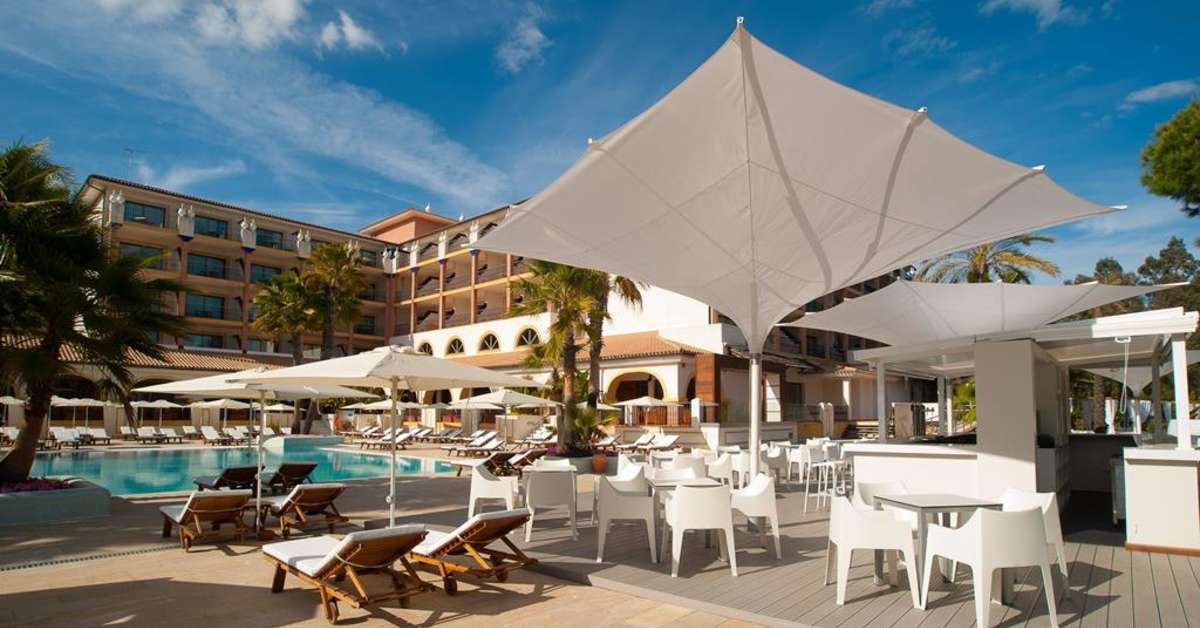 Een foto van het terras bij TUI Blue Isla Cristina Palace