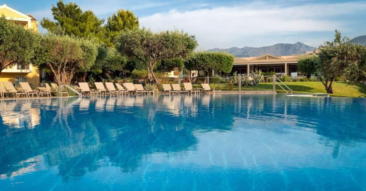 Een foto van het zwembad bij Mareblue Beach Resort