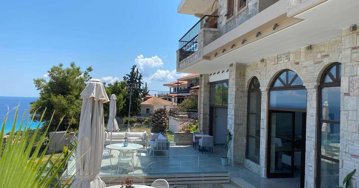 Een foto van het terras bij Rigas Boutique Hotel