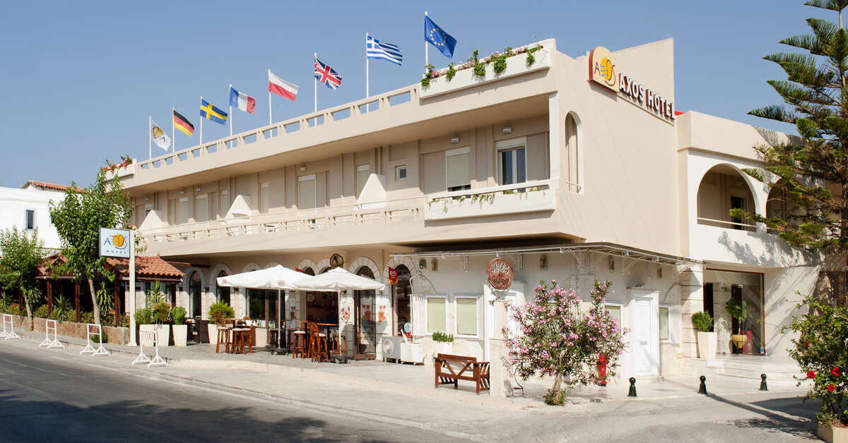 Een foto van de buitenkant van Axos Hotel