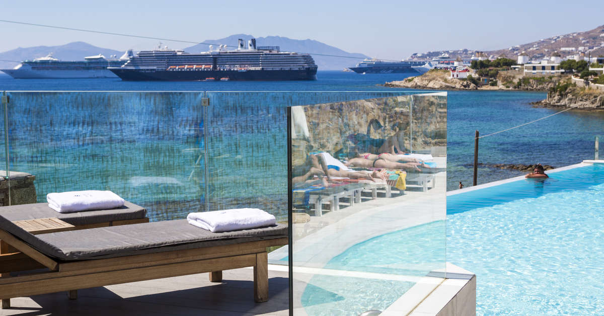 Een foto van het zwembad bij Mykonos Beach Hotel