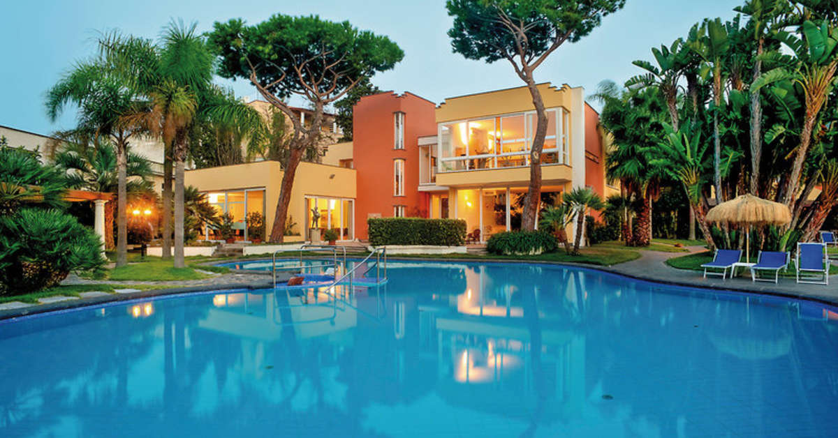 Een foto van het zwembad bij Albergo La Reginella Resort & Spa