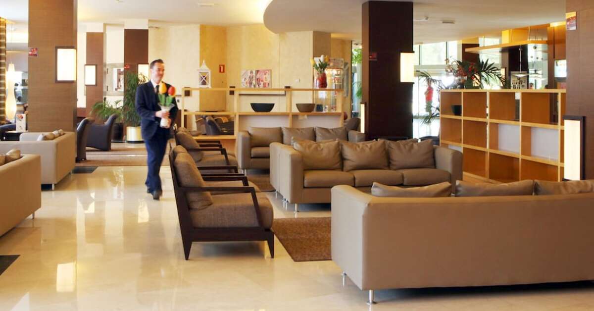 Een foto van het interieur van Golden Bahia de Tossa & Spa