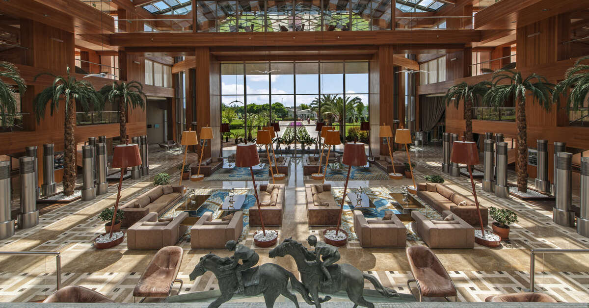 Een foto van het interieur van Hilton Dalaman Sarigerme Resort & Golf