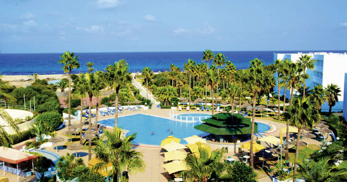 Een foto van het zwembad bij Hotel Club Tropicana & Spa