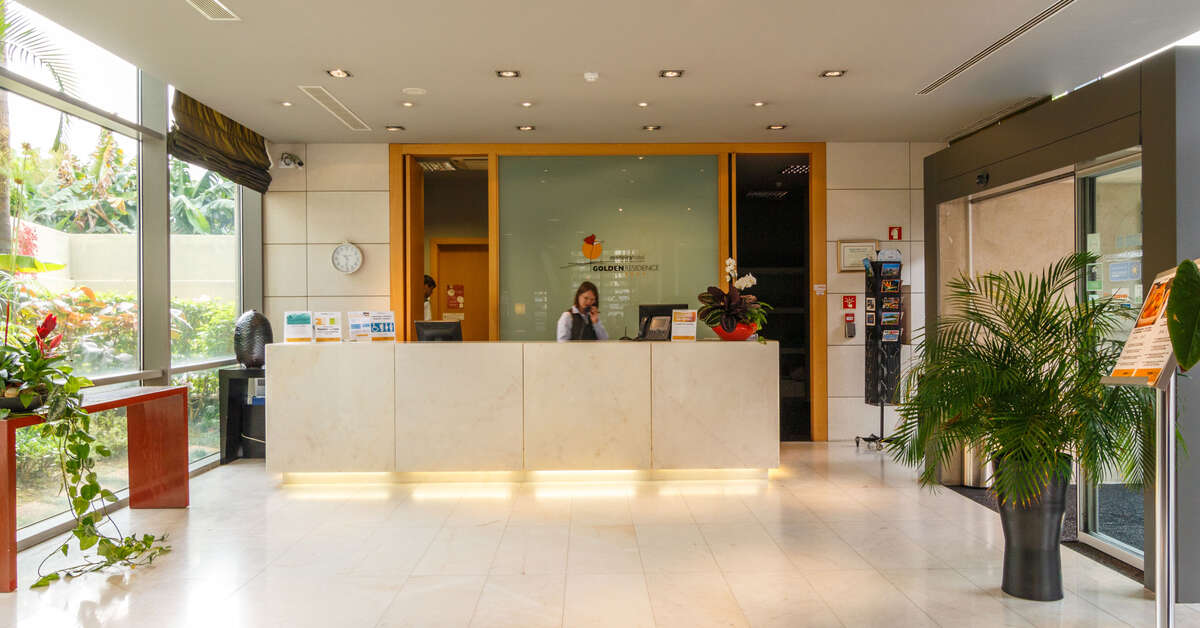 Een foto van het interieur van Golden Residence
