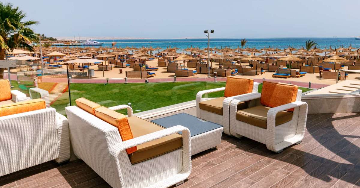 Een foto van het terras bij Pickalbatros White Beach