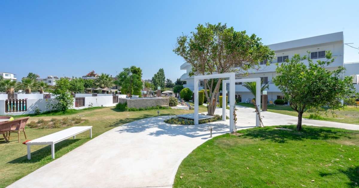 Een foto van het terras bij Stamos Hotel Faliraki