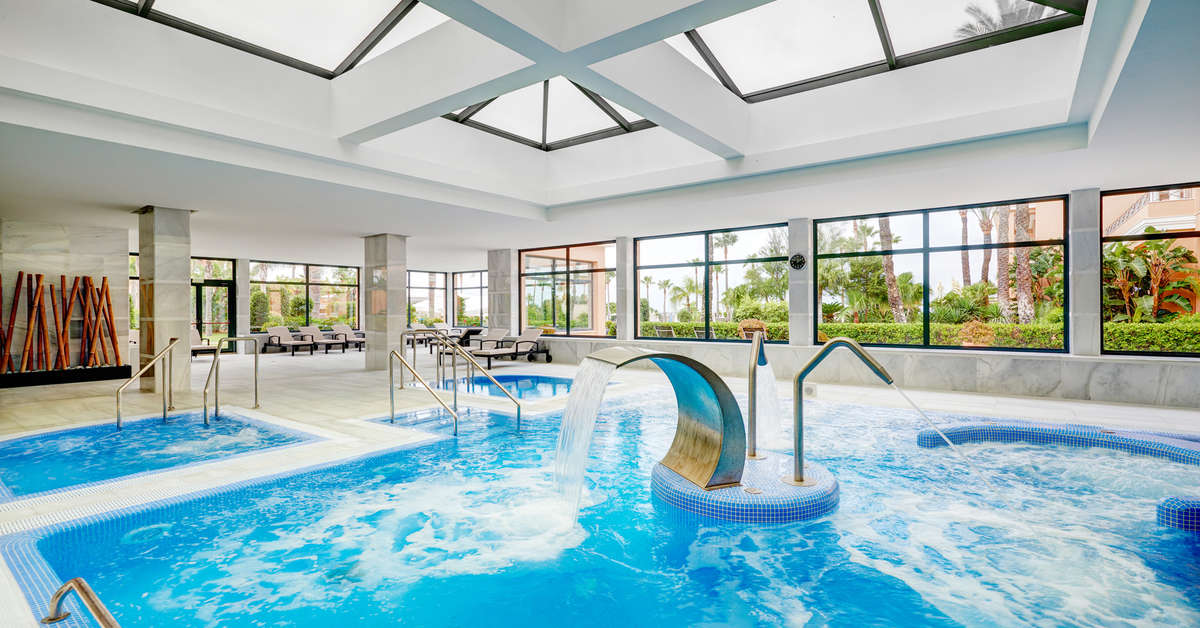Een foto van het zwembad bij Hipotels Barrosa Palace & Spa