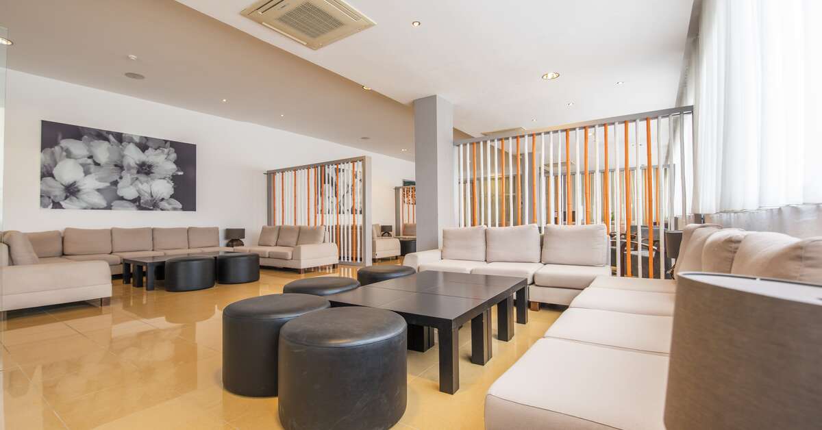 Een foto van het interieur van Suneo Caribe