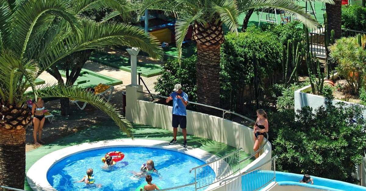 Een foto van het zwembad bij RH Princesa Benidorm