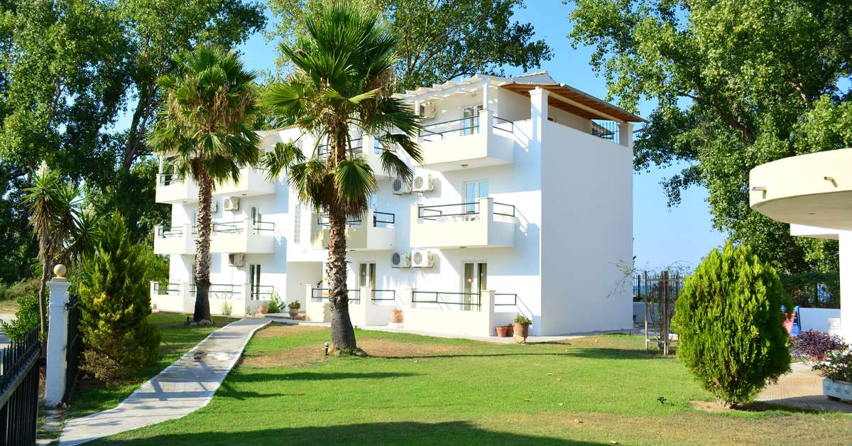 Ein Foto von der Außenansicht des Cavos Beach House