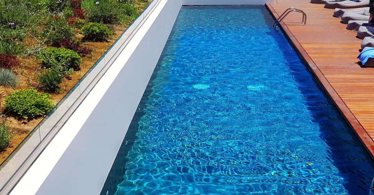 Een foto van het zwembad bij Ikonos Seafront Luxury Suites