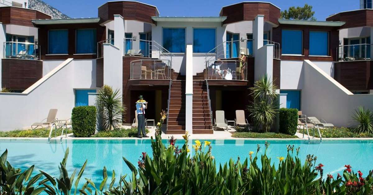 Een foto van het zwembad bij Rixos Sungate