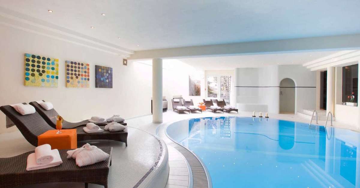 Een foto van het zwembad bij Central Alpen Comfort Hotel