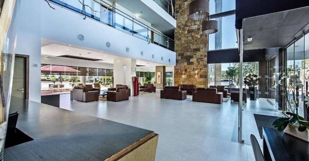 Een foto van het interieur van Areias Village