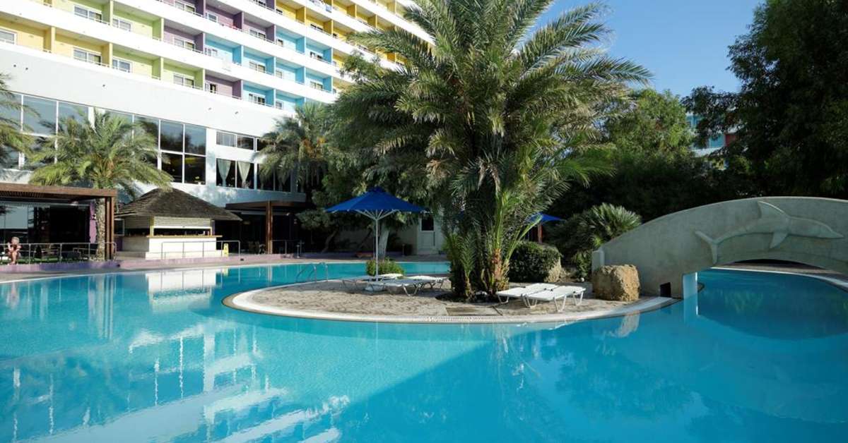Een foto van het zwembad bij Esperides Beach Family Resort