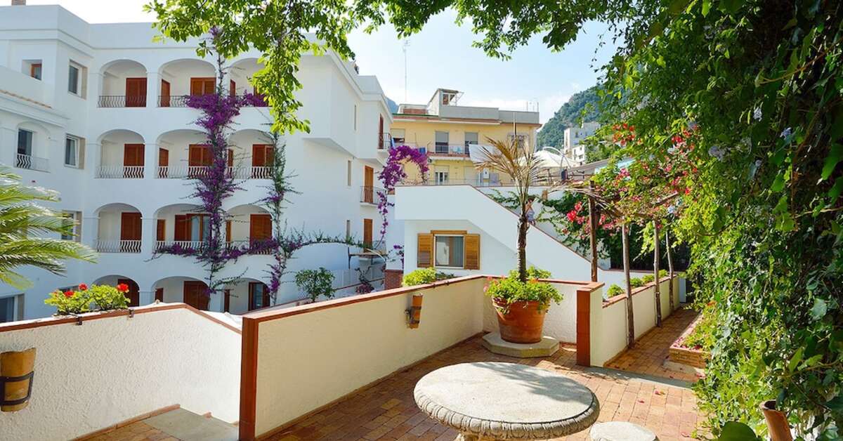 Een foto van het terras bij Hotel Villa Romana