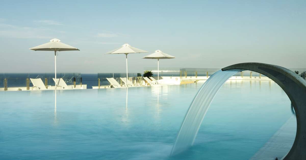 Een foto van het zwembad bij Apostolata Island Resort & Spa