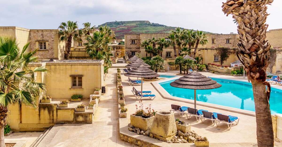 Een foto van het zwembad bij Villagg Tal Fanal