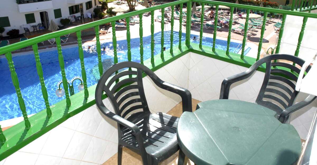 Een foto van het terras bij Appartementen Las Faluas