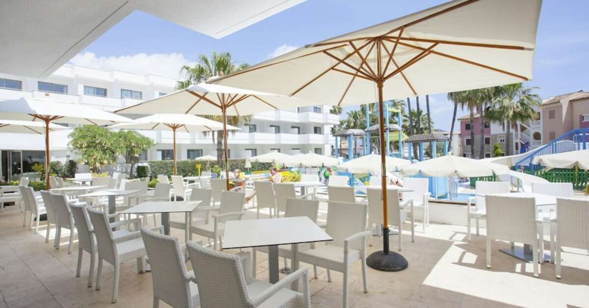 Een foto van het terras bij Grupotel Mallorca Mar