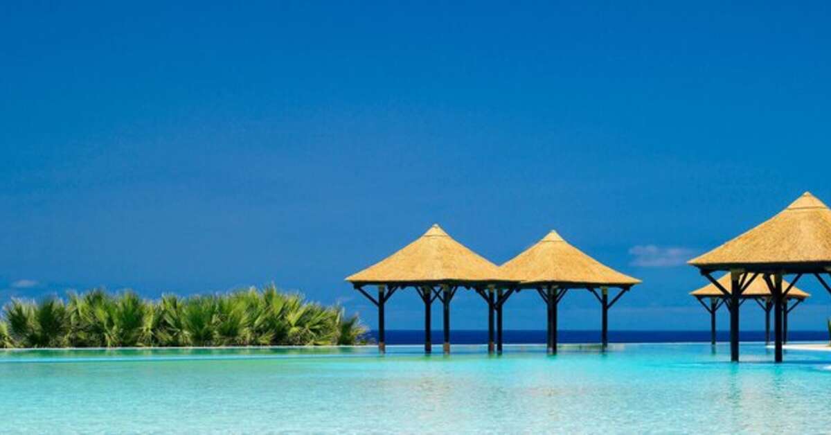Een foto van het zwembad bij Gran Melia Palacio de Isora