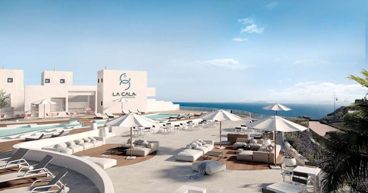 Een foto van het terras bij CalaLanzarote Suites Hotel