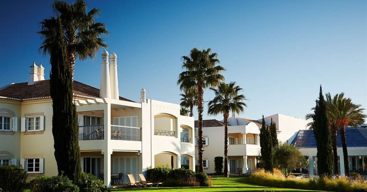 Een foto van de buitenkant van Vale D'Oliveiras Quinta Resort & Spa
