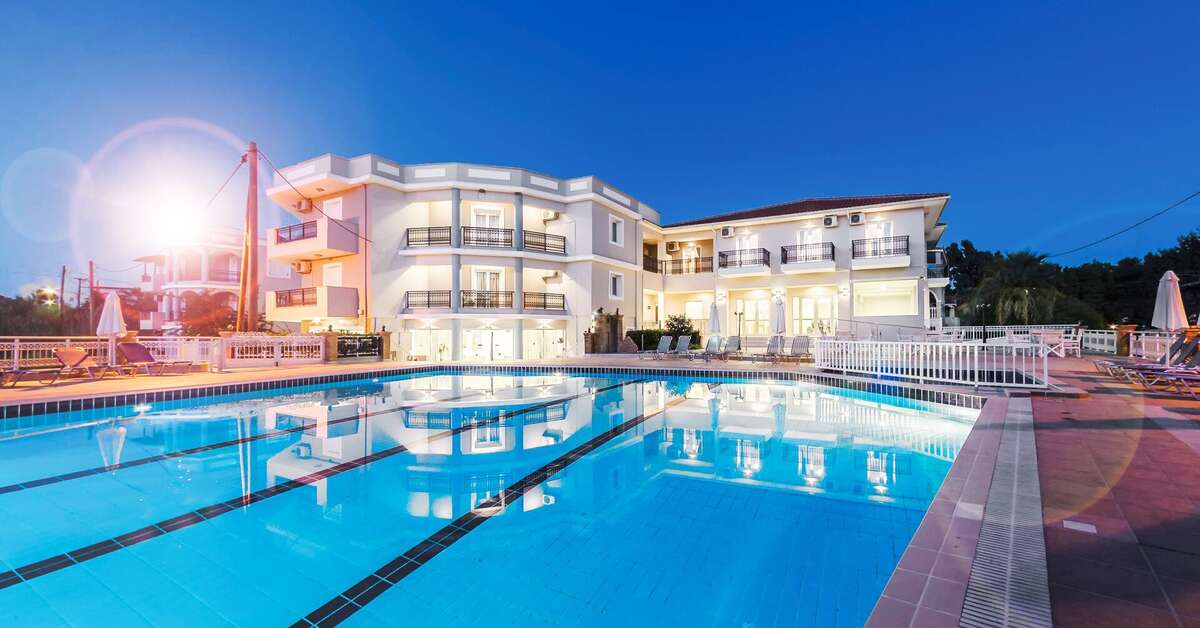 Een foto van het zwembad bij Karras Hotel