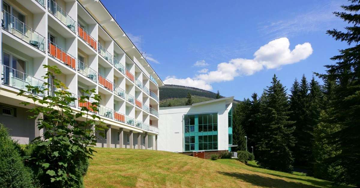 Een foto van de buitenkant van Hotel Montana