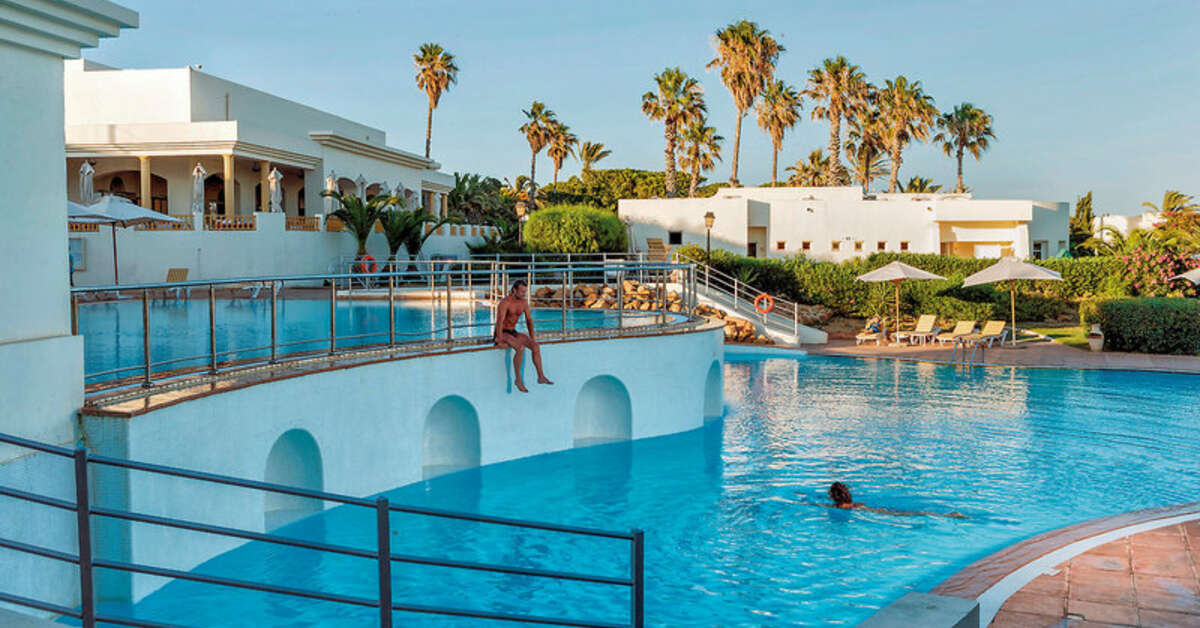 Een foto van het zwembad bij Delfino Beach Resort & Spa