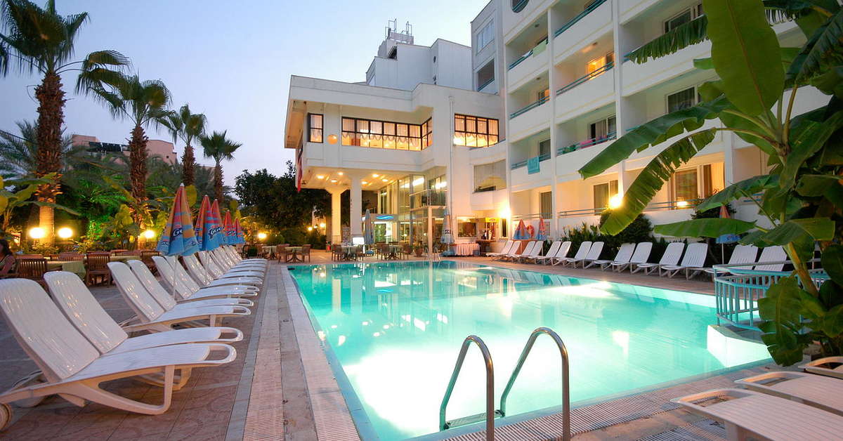 Een foto van het zwembad bij Sesin Hotel