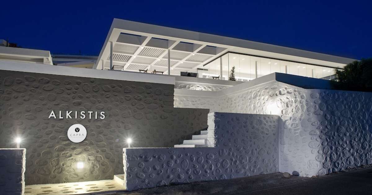 Een foto van de buitenkant van The Alkistis Hotel
