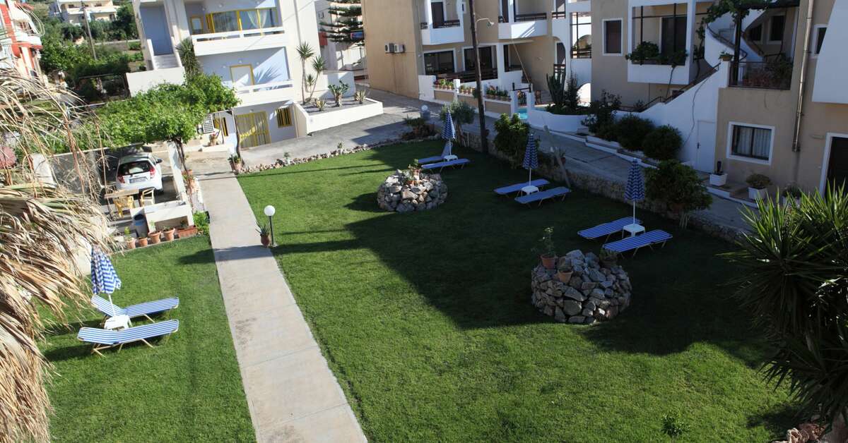 Ein Foto von der Terrasse im Danaos Beach Apartments