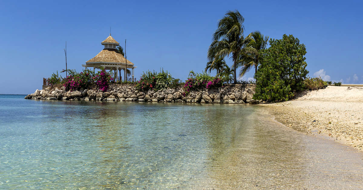 Een foto van het strand bij Moon Palace Jamaica