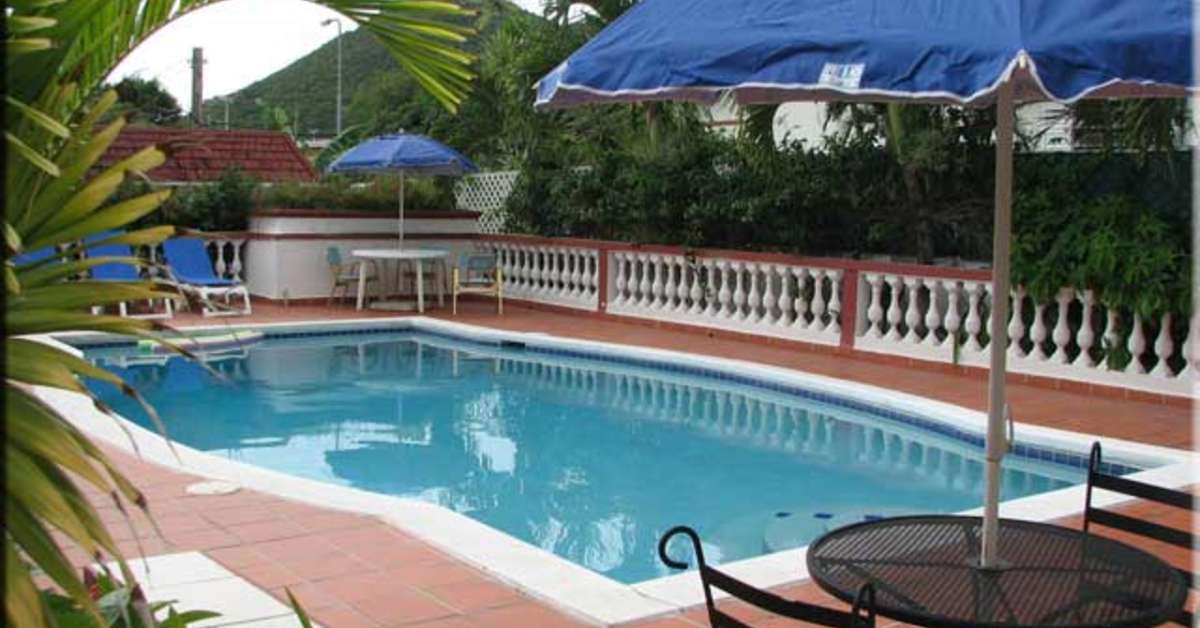 Een foto van het zwembad bij L'Esperance Hotel