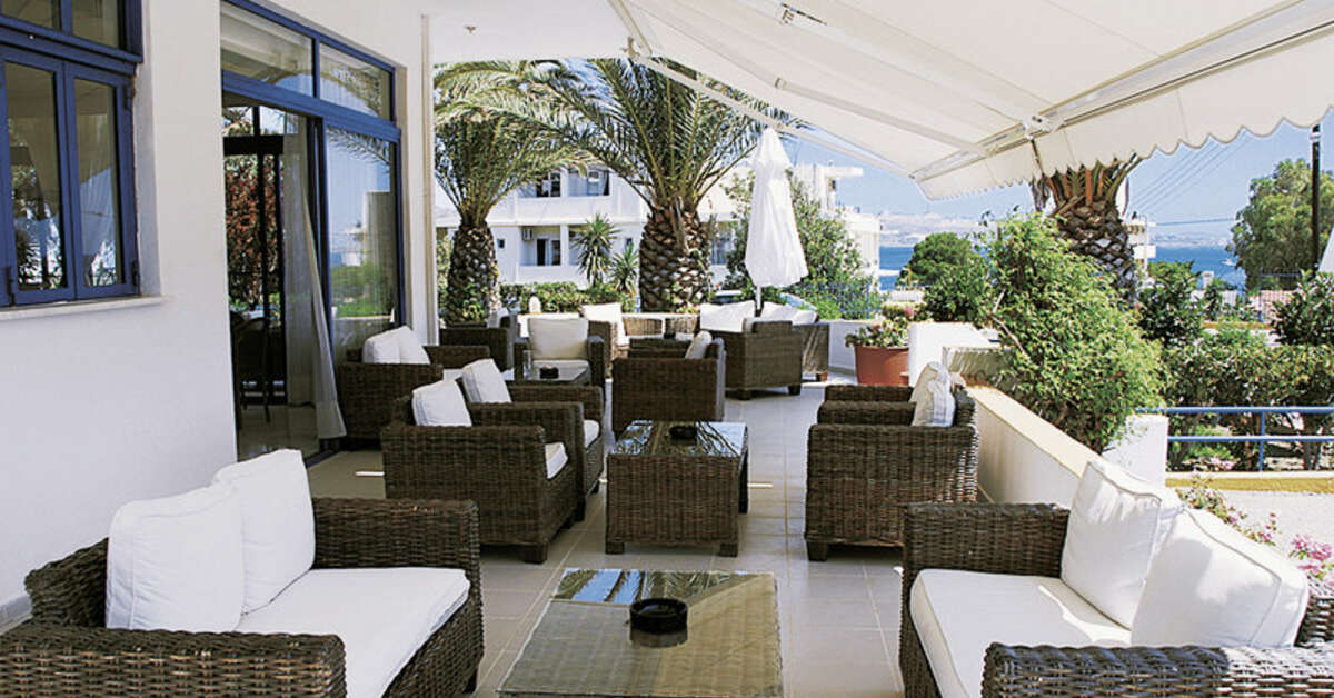 Een foto van het terras bij Hotel Danae