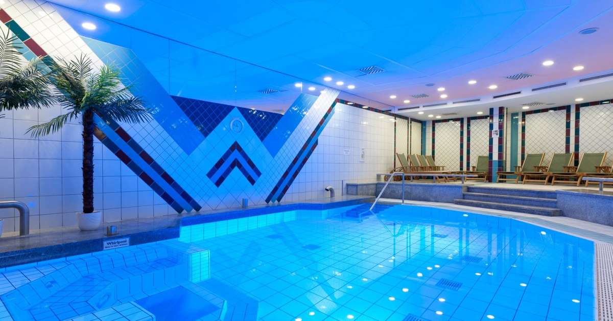 Een foto van het zwembad bij Dorint Hotel Dresden