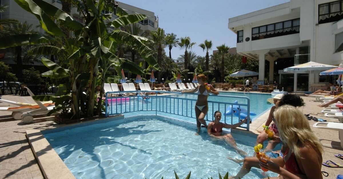 Een foto van het zwembad bij Sesin Hotel