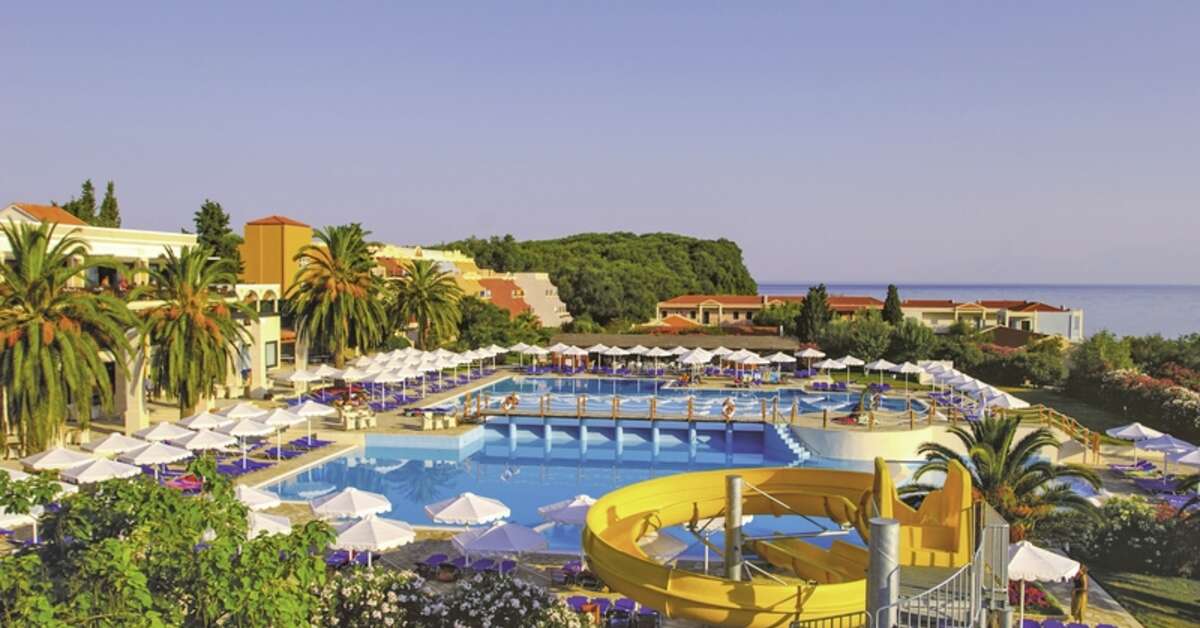 Een foto van het zwembad bij Roda Beach Resort & Spa