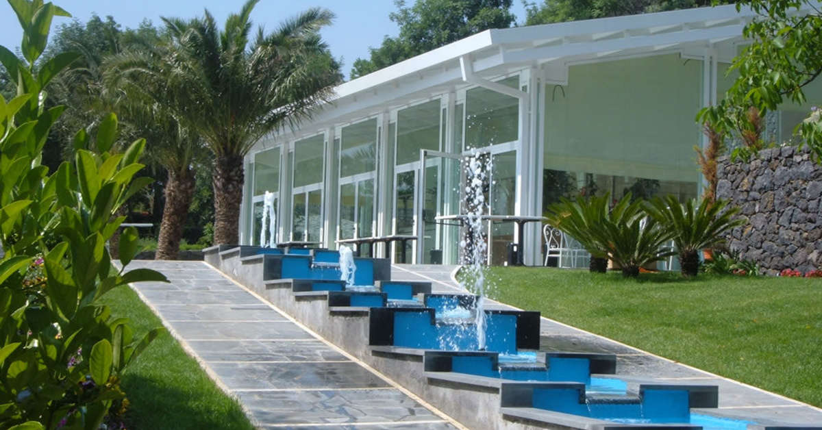 Een foto van het terras bij Esperia Palace Hotel