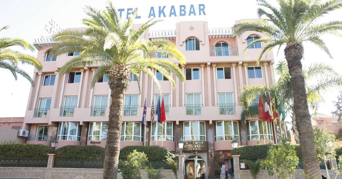 Een foto van de buitenkant van Hotel Akabar