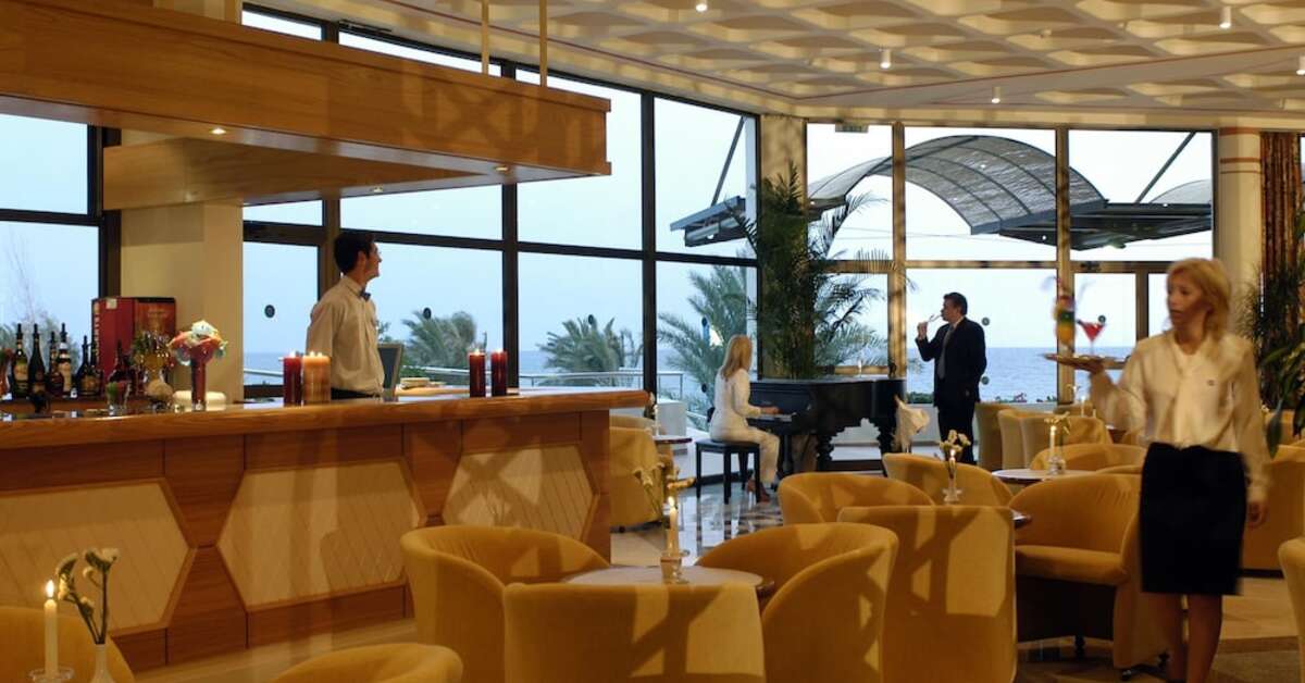 Een foto van de faciliteiten bij Constantinou Bros Athena Royal Beach Hotel