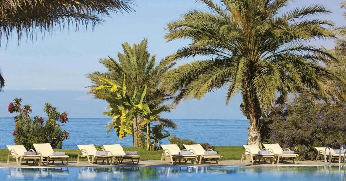 Een foto van het zwembad bij Constantinou Bros Athena Beach Hotel