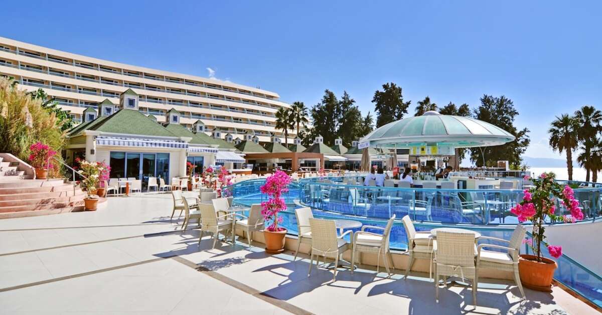 Een foto van het zwembad bij The Grand Blue Sky International