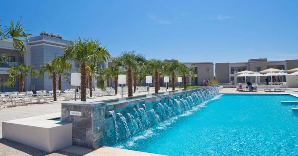Een foto van het zwembad bij TUI Blue Lagoon Princess