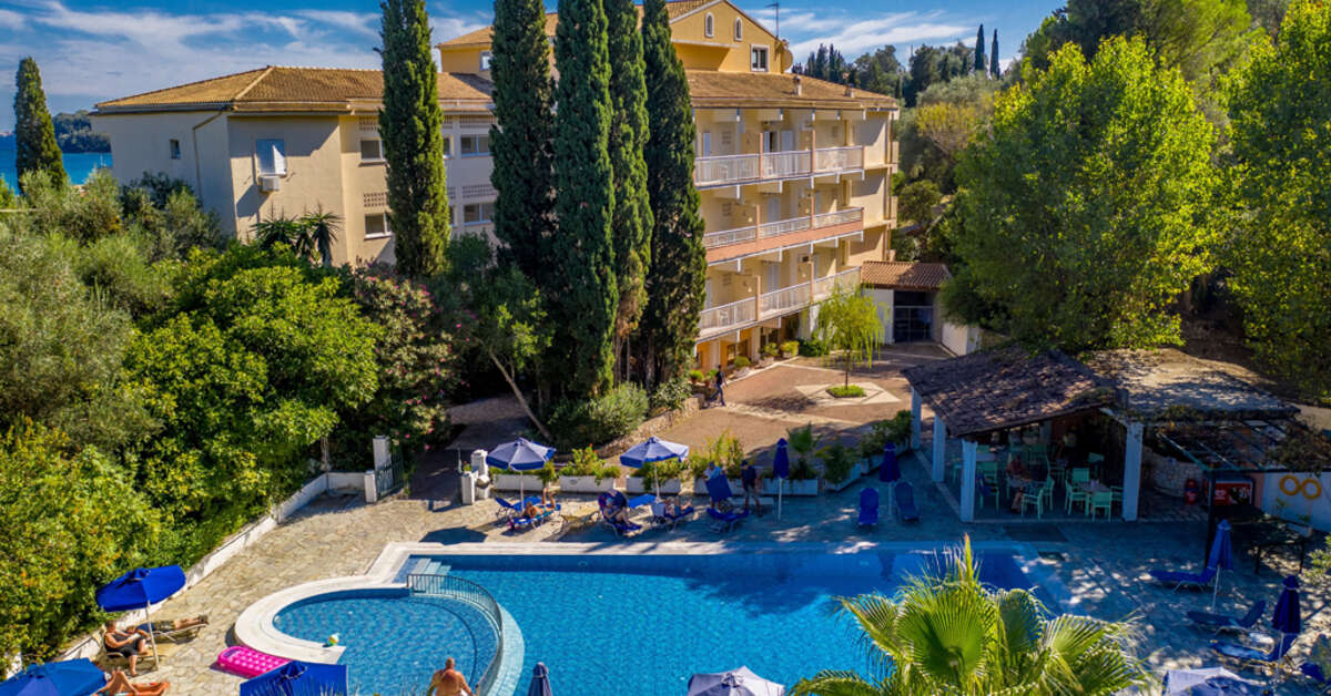 Een foto van het zwembad bij Ipsos Beach Hotel